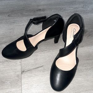 Clarks Ambyr Heels Sz 7.5